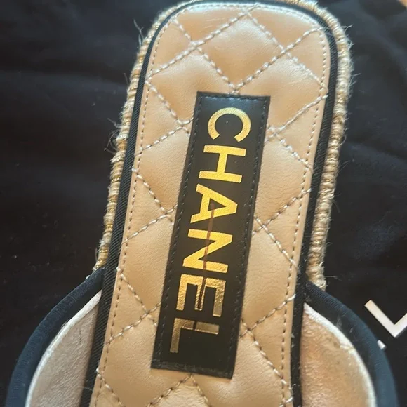 Chanel Black and Beige Mules with CC Design Sz 7 New w defects-store display - Picture 4 of 16